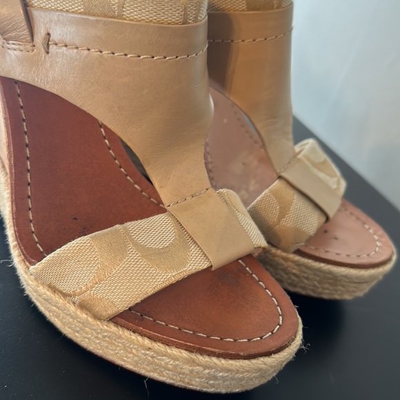Coach women sandal size 6 tan color - Picture 2 of 11